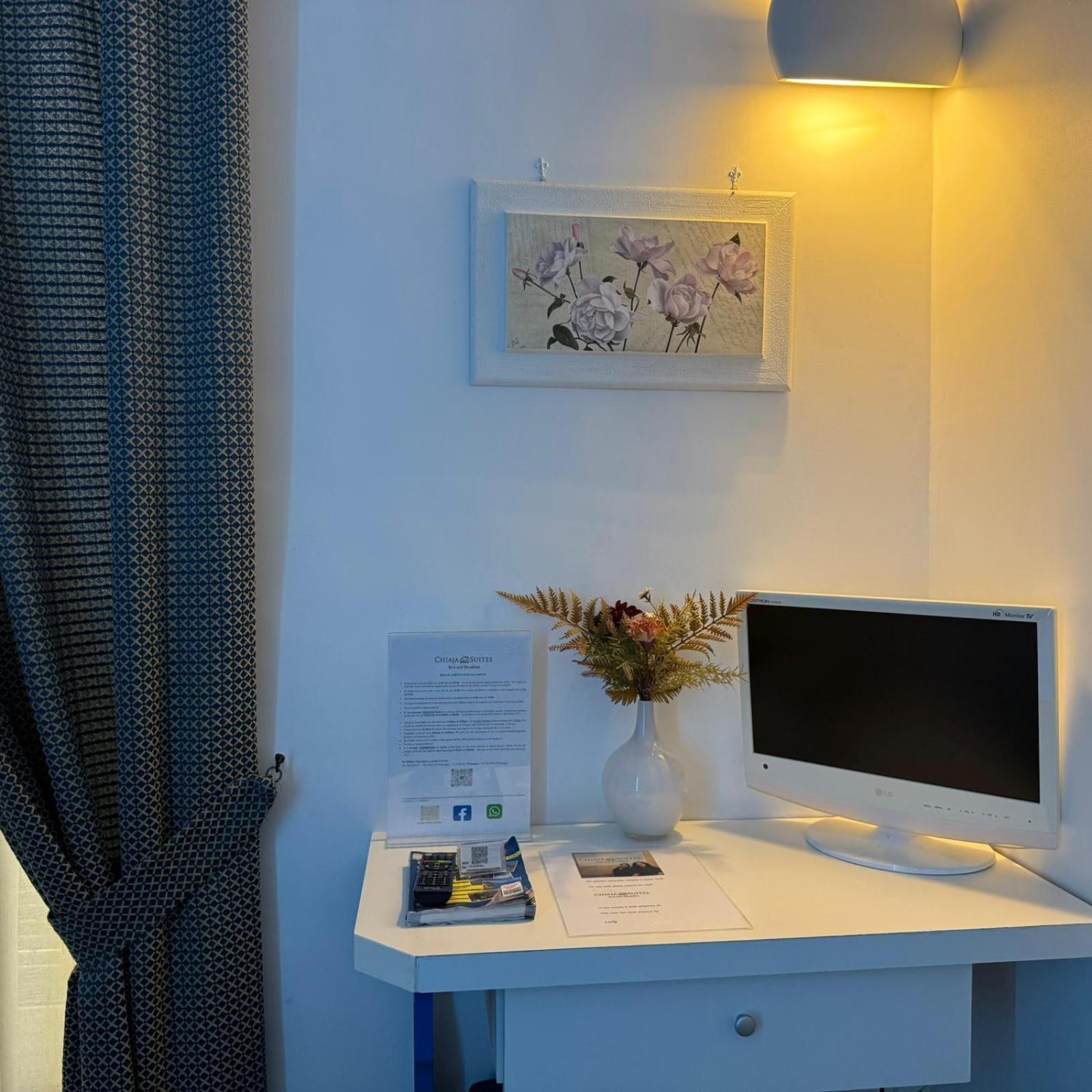 Chiaia Suites Neapel Rum bild