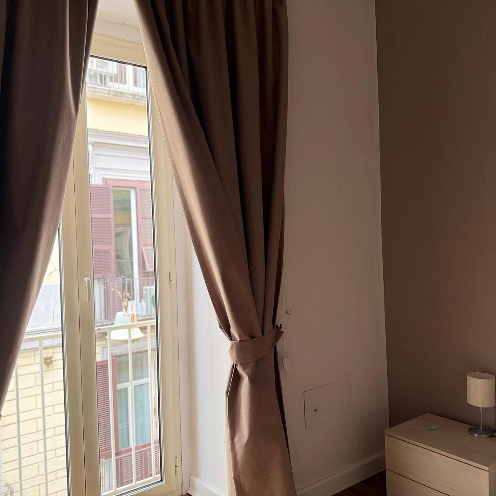 Chiaia Suites Neapel Rum bild