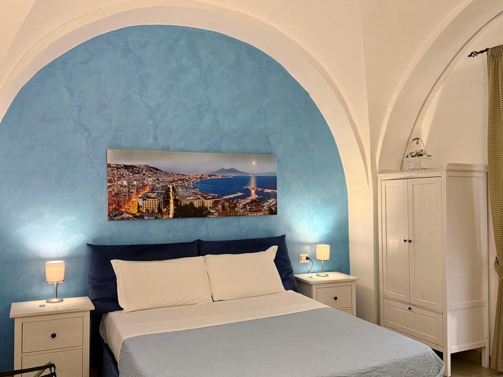 Chiaia Suites Neapel Rum bild