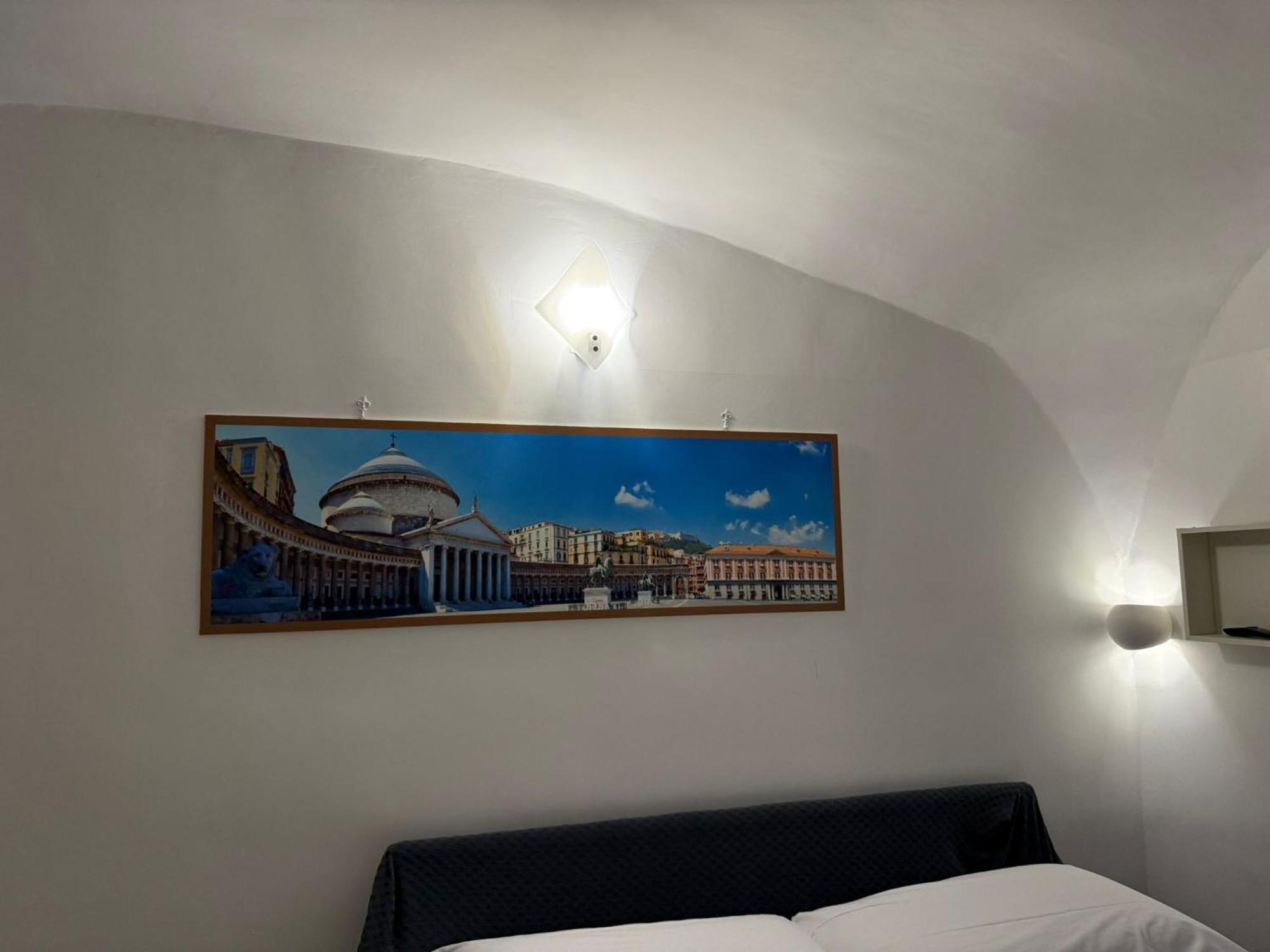 Chiaia Suites Neapel Rum bild