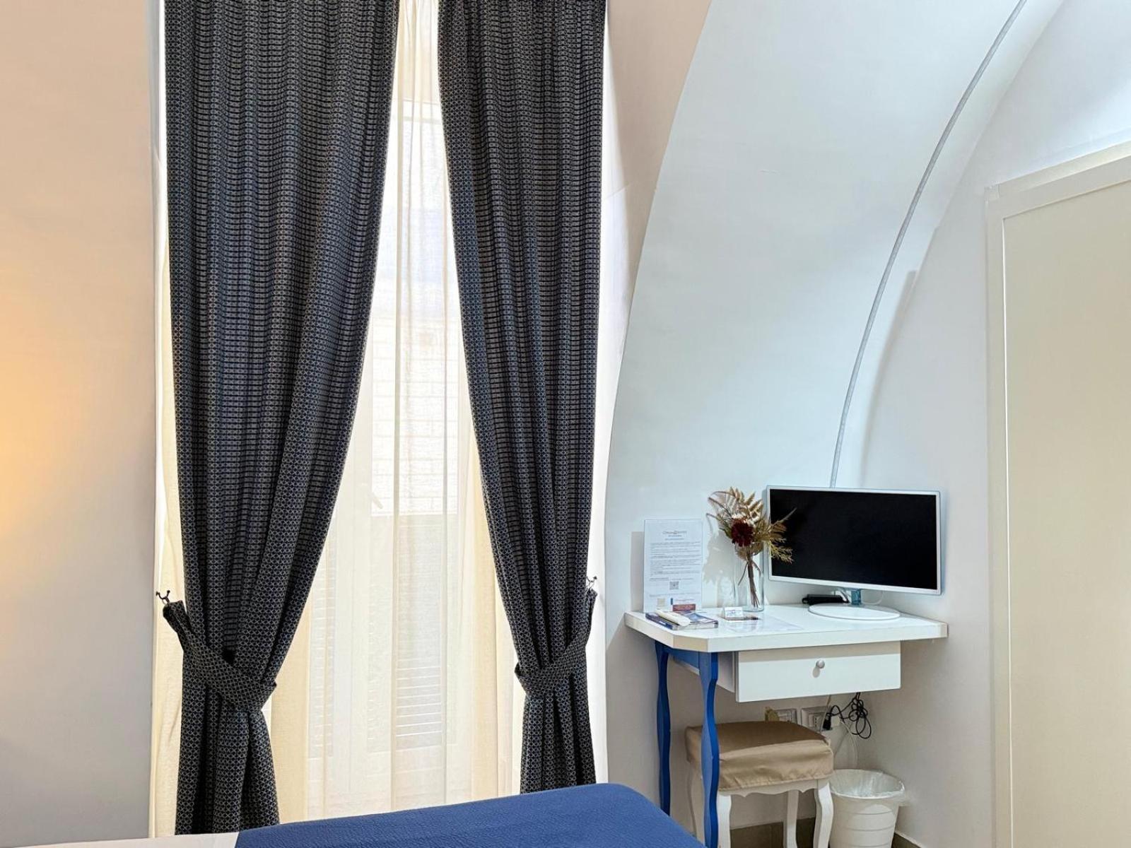Chiaia Suites Neapel Rum bild
