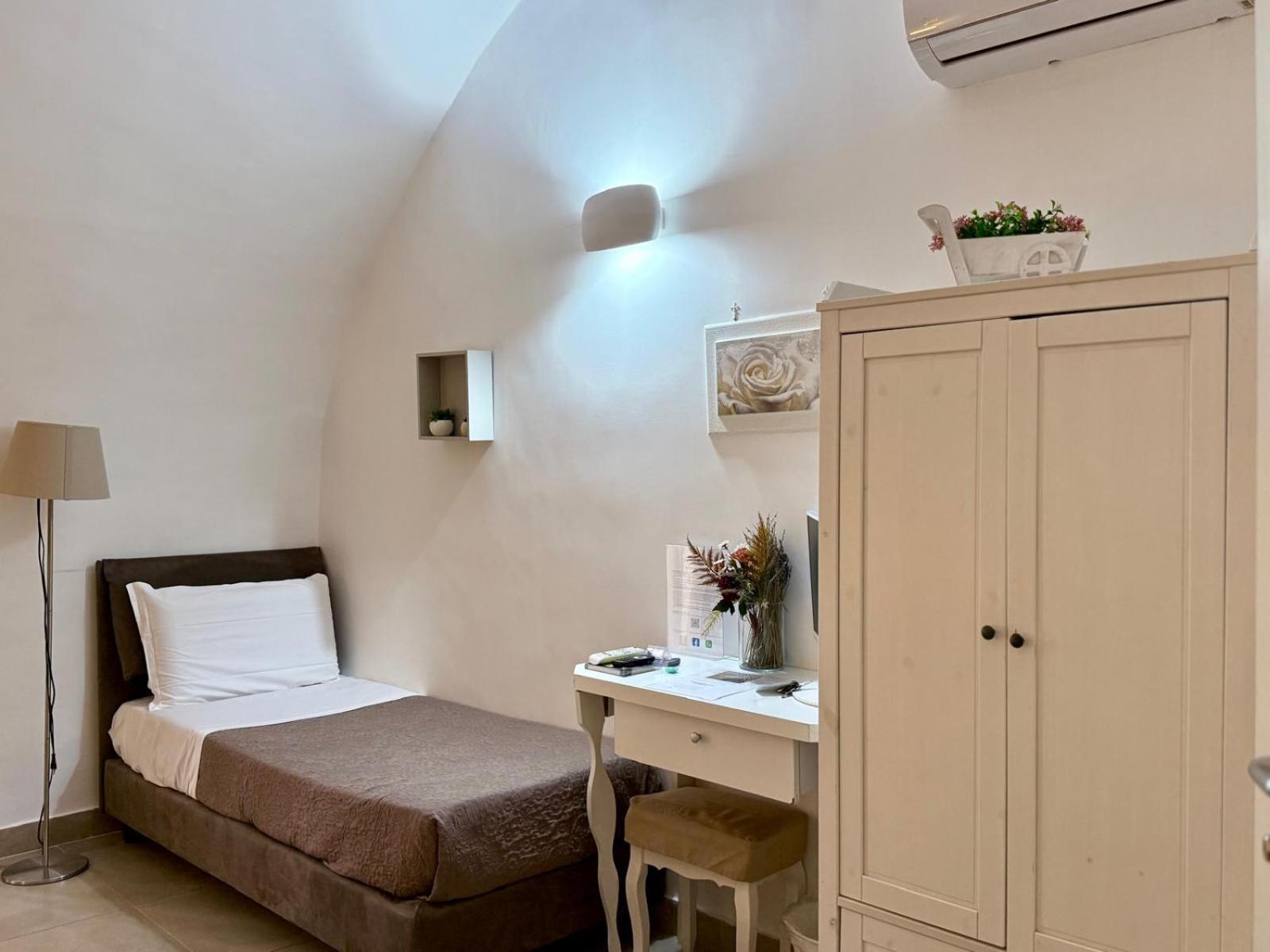 Chiaia Suites Neapel Rum bild